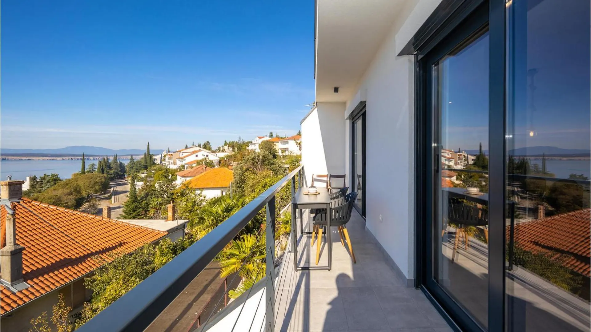 2 Bedroom Nice Apartment In Dramalj