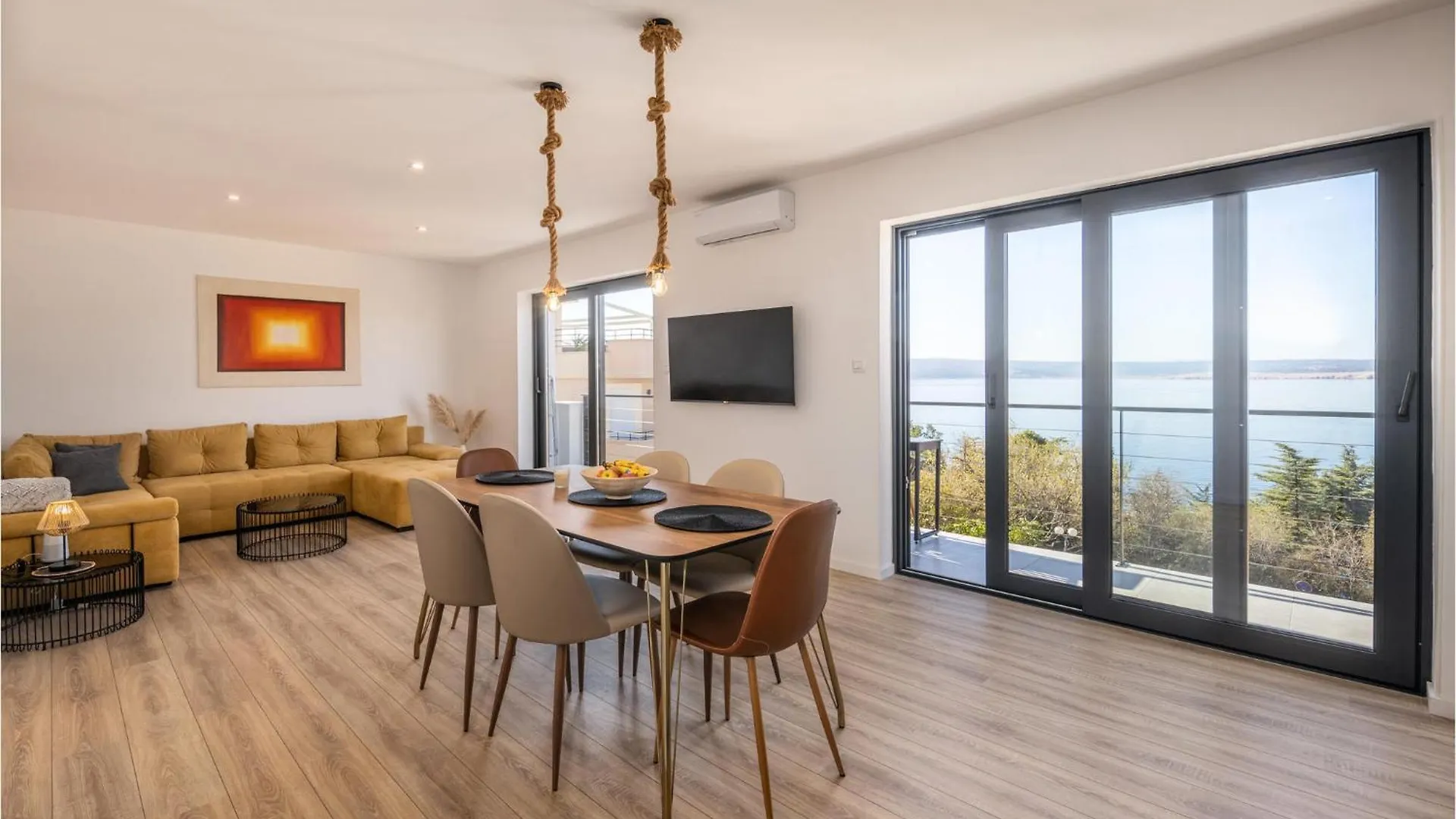 2 Bedroom Nice Apartment In Dramalj