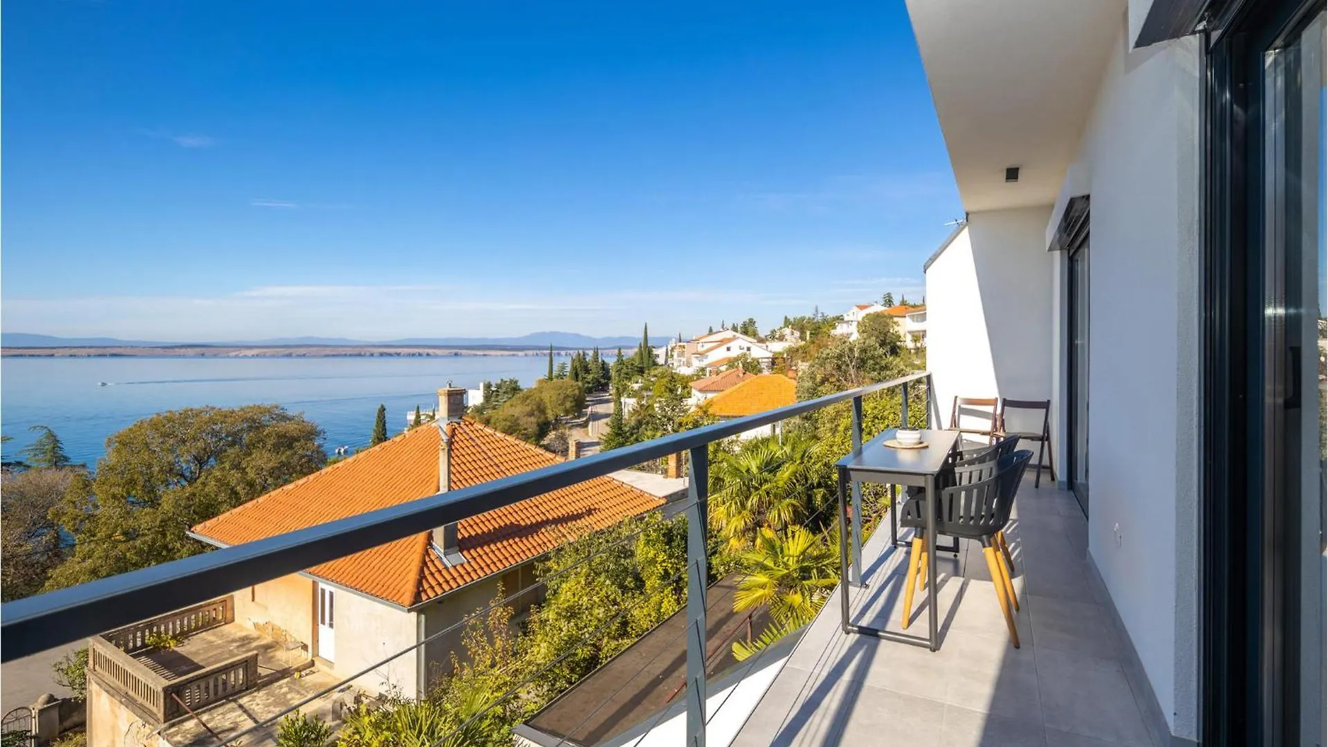 2 Bedroom Nice Apartment In Dramalj
